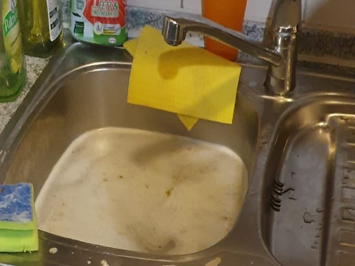 Wie reinige ich den Abfluss in der Küche?