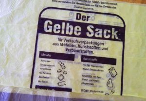 Als Gelben Sack bezeichnet man in Deutschland und Österreich einen dünnen, gelblich transparenten Kunststoffsack