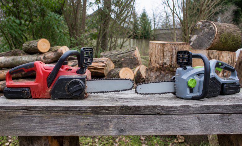 Einhell vs. Makita: 36V Akku-Kettensägen im Vergleich – [Bild mit Hilfe von KI erstellt]