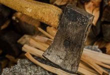 Holzspalter statt Holzaxt [Bildinhalt mit KI erstellt]