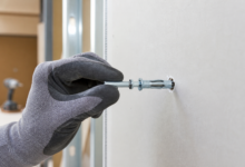 Metalldübel für Rigips als Hohlraumdübel – [Bild mit Hilfe von KI erstellt]